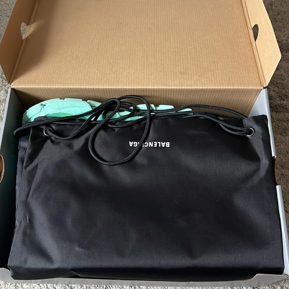 Authentic Balenciaga track sneaker size 12. - Picture 3 of 8